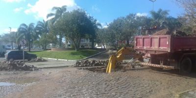 “É a terceira vez em menos de um mês que dá problema nos canos da Corsan no mesmo lugar”, afirma morador de Camaquã