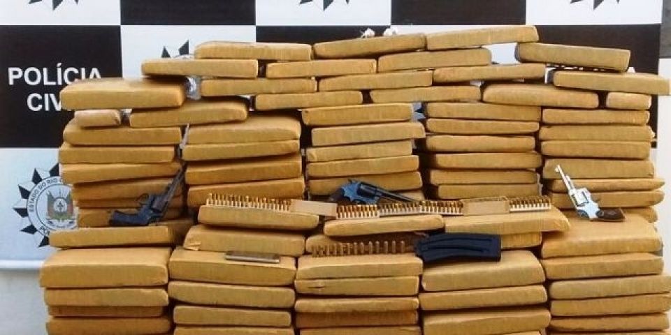 Armas, diversas munições e mais de 200 quilos de maconha são apreendidos em Rio Grande