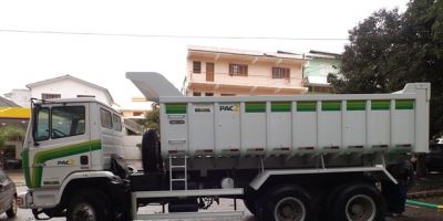 Dom Feliciano - Prefeitura Municipal recebe caminhão basculante traçado através do PAC 2