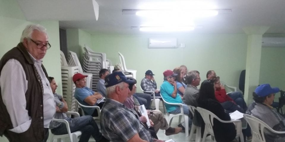 Reunião entre SMAA, Emater e apicultores trata sobre a cadeia produtiva do mel em Camaquã
