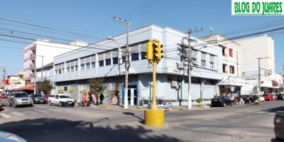 Funcionários do executivo gaúcho lotam Banrisul para tomar emprestado seus salários, em Camaquã