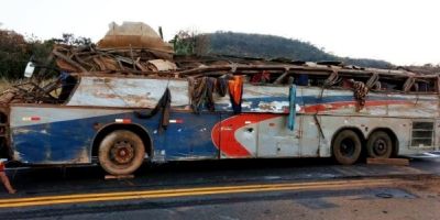 MG: acidente com ônibus deixa mortos e feridos na BR-146, próximo à Serra do Salitre