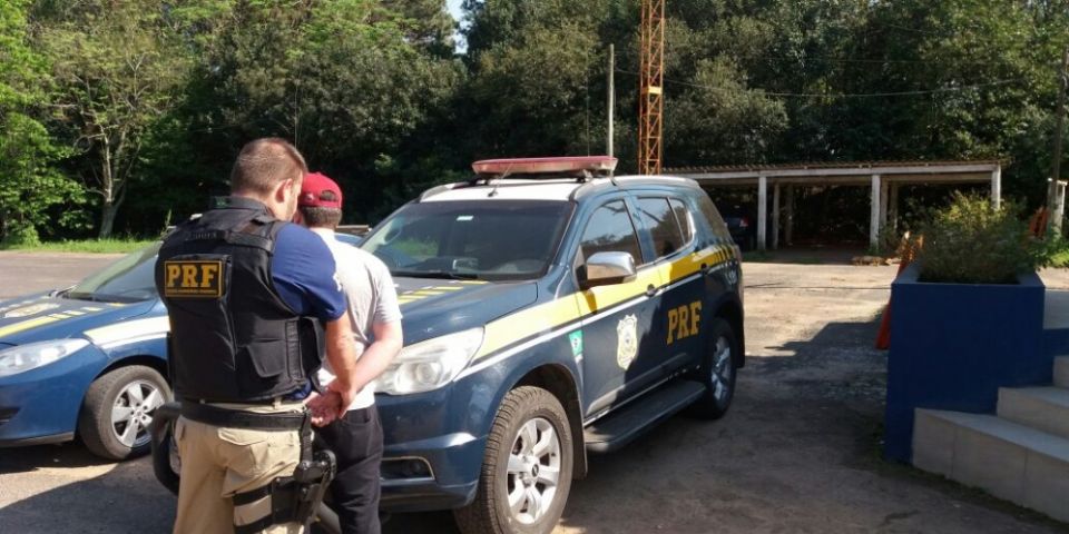 PRF prende condutor embriagado após fugir de acidente em Pantano Grande