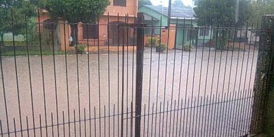 Espaço do Leitor: problemas de cheias e de esgoto na Rua Cristóvão Gomes de Andrade, bairro Jardim do Forte