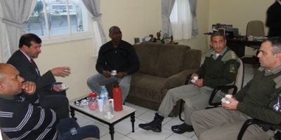 Rio Grande - comandante do 6º BPM recebe o prefeito municipal em seu gabinete
