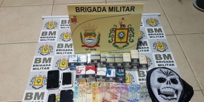 Brigada Militar prende acusado de roubo a comércio e apreende armas e carro furtado, em Camaquã