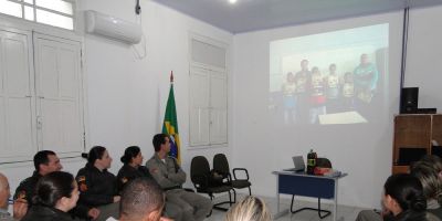 Rio Grande - instrutores do Proerd do 6º BPM reúnem-se para organizar a solenidade de formatura do 1º semestre
