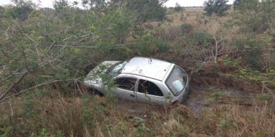 Carro é encontrado fora da pista na manhã deste domingo, na ERS-350 em Arambaré