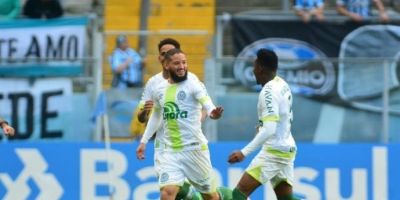 Grêmio perde para a Chapecoense e vê diferença para Corinthians aumentar