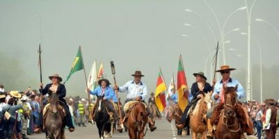 Desfile de 20 de Setembro celebra 182 anos da Revolução Farroupilha