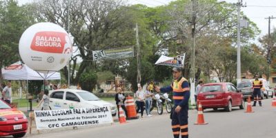 FOTOS E VÍDEO: mobilização de conscientização no trânsito é realizada neste sábado em Camaquã