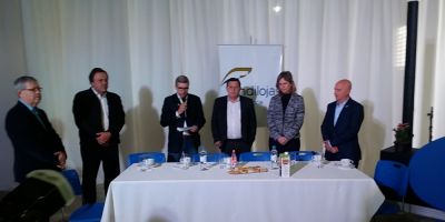 Blog do Juares no Café com Bate Papo no Sindicato Rural de Camaquã; a palestrante é Paula Mascarenhas