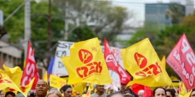 Justiça concede liminar que impede corte de ponto de grevistas do Cpers