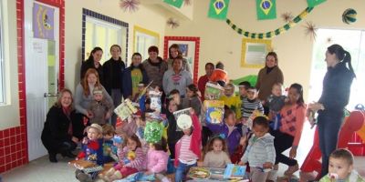 Dom Feliciano - SMECE entrega coleção de livros para as escolas João Cândido e Padre Constantino