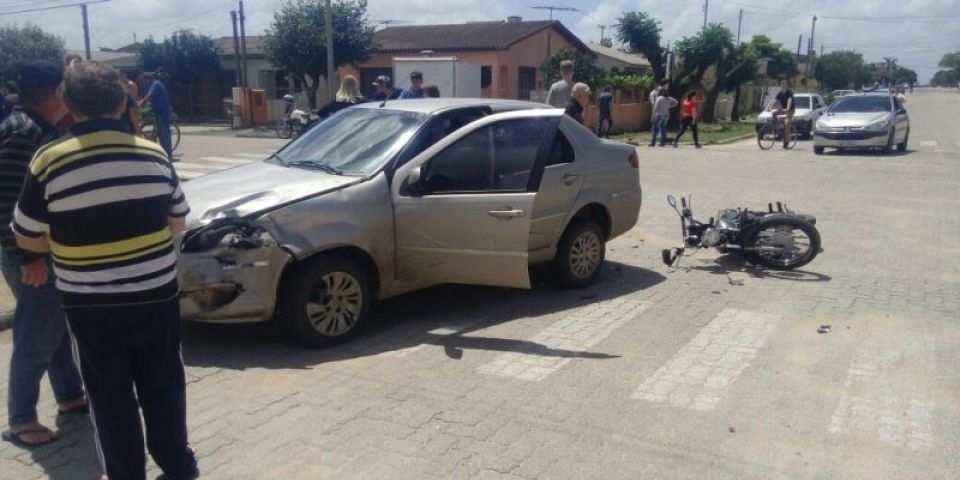 Acidente de trânsito deixa pessoas feridas no bairro Viégas em Camaquã