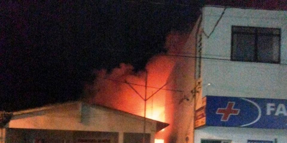 Sentinela do Sul - incêndio no Posto de Saúde mobiliza Brigada Militar e Corpo de Bombeiros