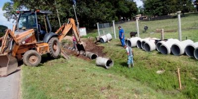 Prefeitura de Camaquã realiza colocação de tubulação no bairro Jardim