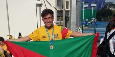 Jovem de Amaral Ferrador é campeão no atletismo em Curitiba