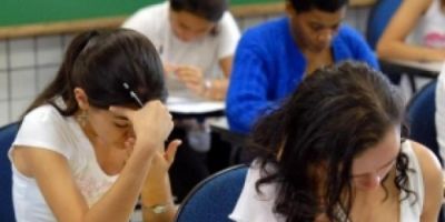 Controlar a ansiedade é importante para quem vai fazer o Enem, diz psicóloga