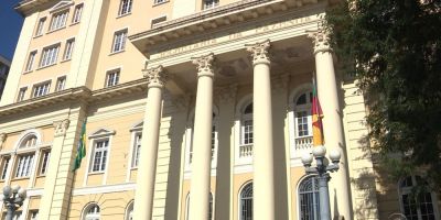 Servidores que ganham até R$ 2 mil líquidos recebem nesta terça-feira, anuncia governo do RS
