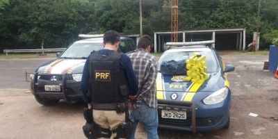 VÍDEO: PRF prende homem com 15 kg de maconha em Pantano Grande