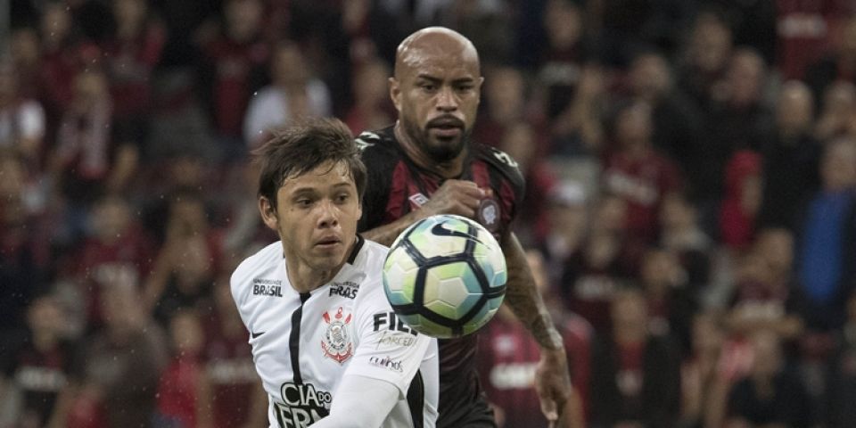 Corinthians vence e garante folga de oito pontos na liderança