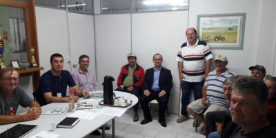 Secretaria da Agricultura de Camaquã realiza reunião com a associação dos viticultores