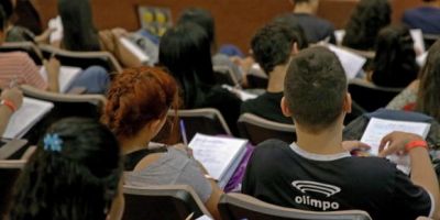 Caneta preta e documento oficial com foto são obrigatórios para o Enem