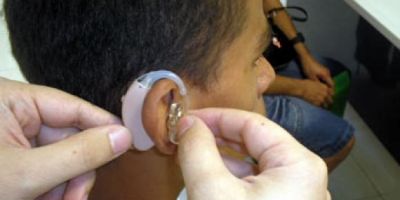 Jovens estão perdendo audição por causa de fones de ouvido, alerta conselho