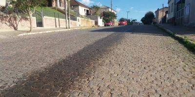 Produto derramado na Sete de Setembro deixa pista escorregadia na manhã deste sábado em Camaquã