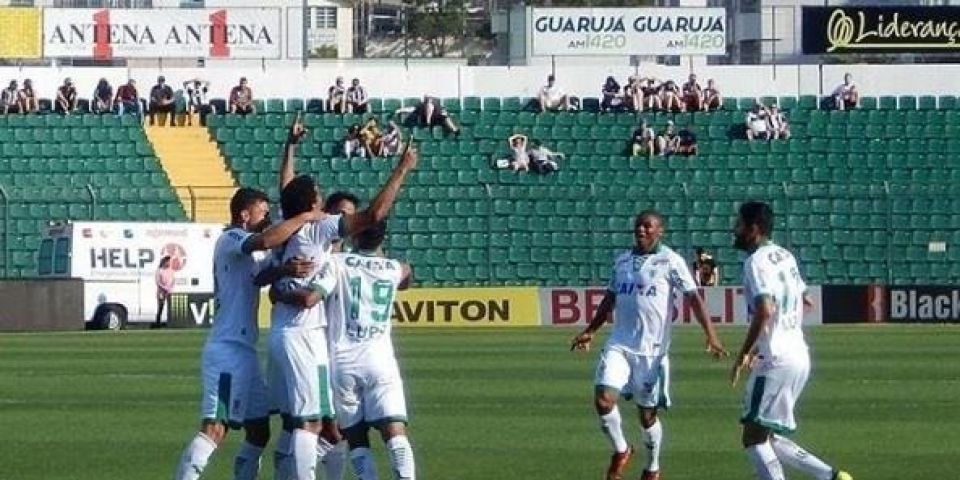 América-MG vence Figueirense e garante acesso para a Série A