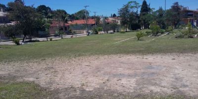 Árvores serão arrancadas na Praça do Floresta para construção de uma quadra de futebol, em Camaquã