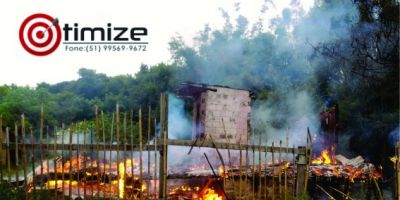 Incêndio destrói residência em Tapes e bombeiros lamentam em não poder atender a ocorrência