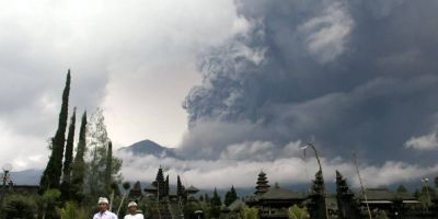 MUNDO: vulcão fecha aeroporto de Bali