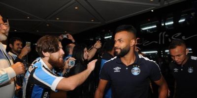 Grêmio desembarca em Buenos Aires para finalíssima da Libertadores