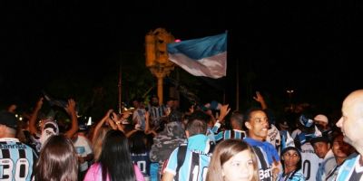 VÍDEO: gremistas comemoram o Tri da Libertadores da América no centro de Camaquã