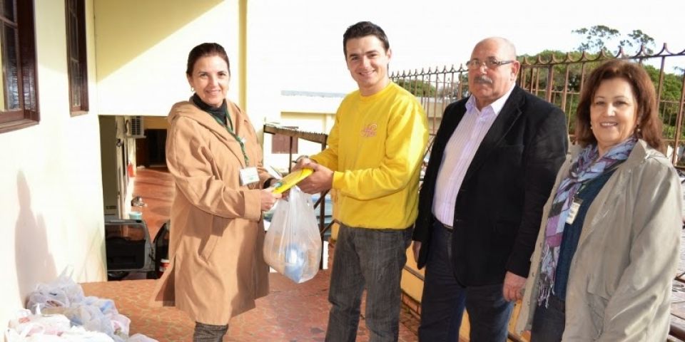 Camaquã - alimentos arrecadados durante Campeonato de Som e Carros Rebaixados são doados à SMTAS