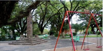 Praça Cel. Sylvio Luiz é restaurada em Camaquã