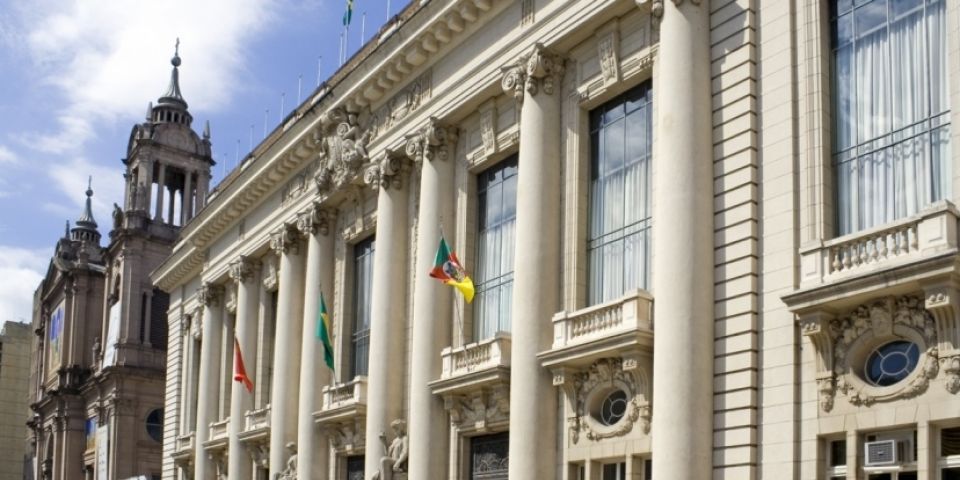 Estado paga hoje salários para quem ganha até R$ 2 mil líquidos