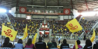 Professores estaduais decidem encerrar greve após 94 dias