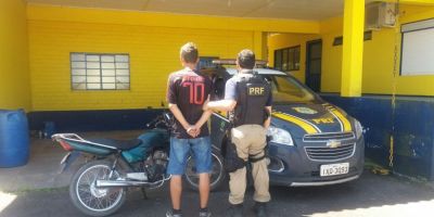 Motoqueiro sem carteira e com moto adulterada é detido na BR-116, em Camaquã