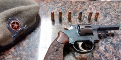 Brigada Militar de Canguçu prende homem por porte ilegal de arma de fogo