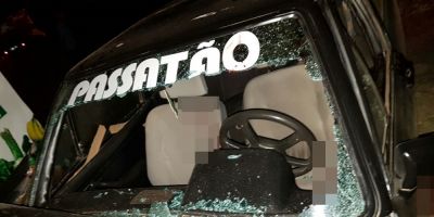 Motorista se choca com Passat contra poste de luz e fica ferido em Camaquã