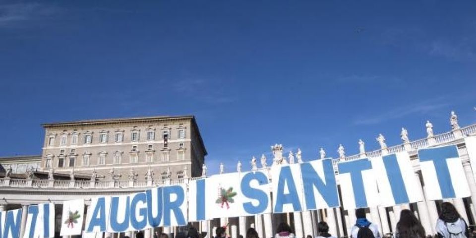 Papa completa 81 anos e recebe felicitações dos fiéis no Angelus