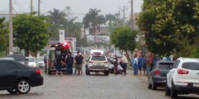 Acidente de trânsito deixa duas pessoas feridas no centro de Camaquã