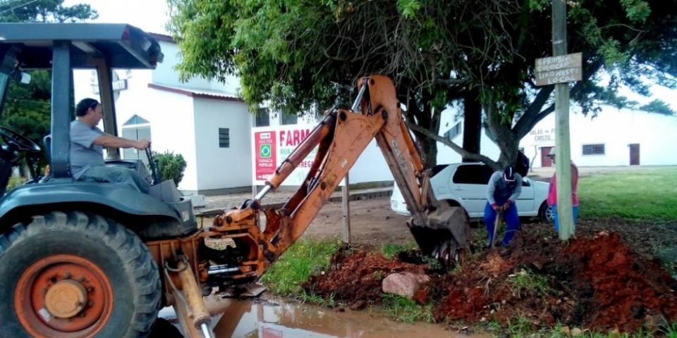 Viégas e Vila Nova recebem serviços de drenagem nesta sexta em Camaquã