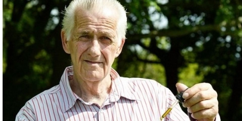 Mundo - homem de 63 anos afirma ter se curado de câncer usando óleo de maconha