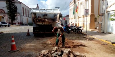 Calçamento em frente à Câmara de Vereadores de Camaquã é restaurado