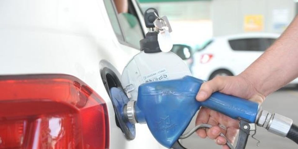 Petrobras anuncia alta de 1,90% no preço da gasolina