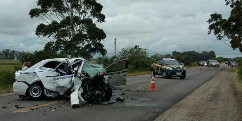Colisão entre dois veículos mata sete pessoas em Santa Vitória do Palmar